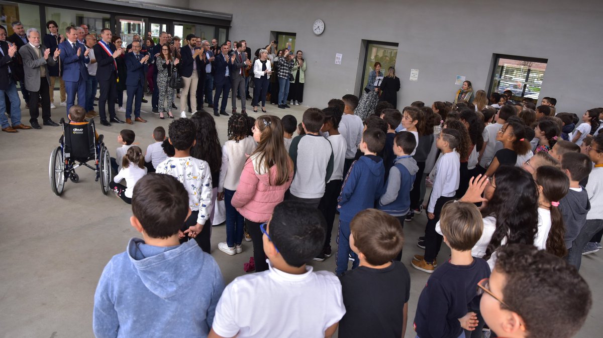 ✅💈 L’école élémentaire Jean de la Fontaine a été inaugurée hier après-midi ! 👉🏻 Ouverte en décembre 2017, l’école a été agrandie de 5 classes en février dernier.