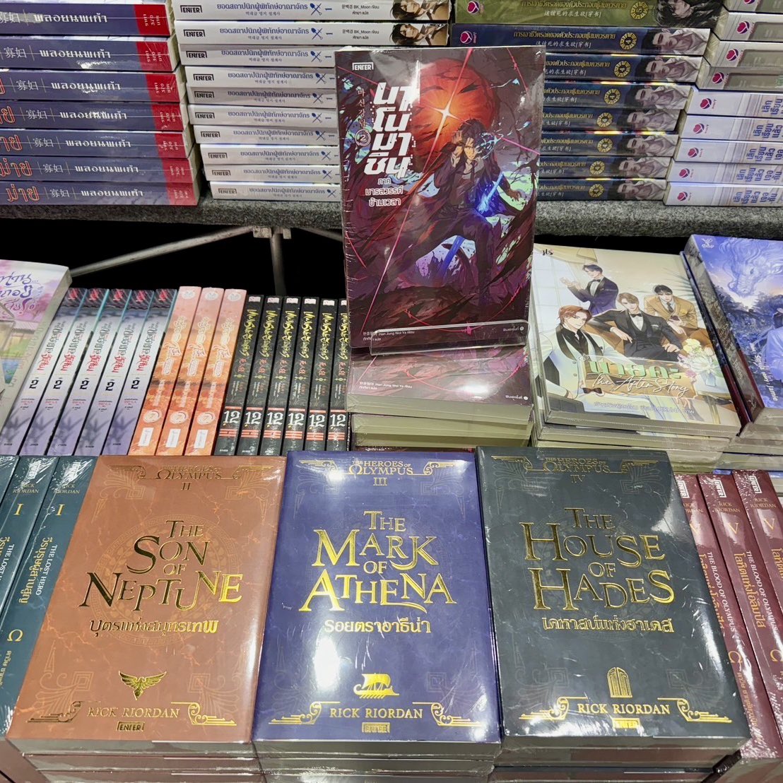 enter_books's tweet photo. 🖤 มาช้อปนิยาย ENTER BOOKS คุ้มๆ ได้ที่บูธ SE-ED L47 เพราะทางซีเอ็ดเขามีโปรโมชั่นดีๆ ที่สาวกนักอ่านไม่ควรพลาด!
.
#บูทซีเอ็ด #L47
#สัปดาห์หนังสือ67 
#งานหนังสือ67
#ENTERBOOKS https://t.co/oVhnT9fJNW