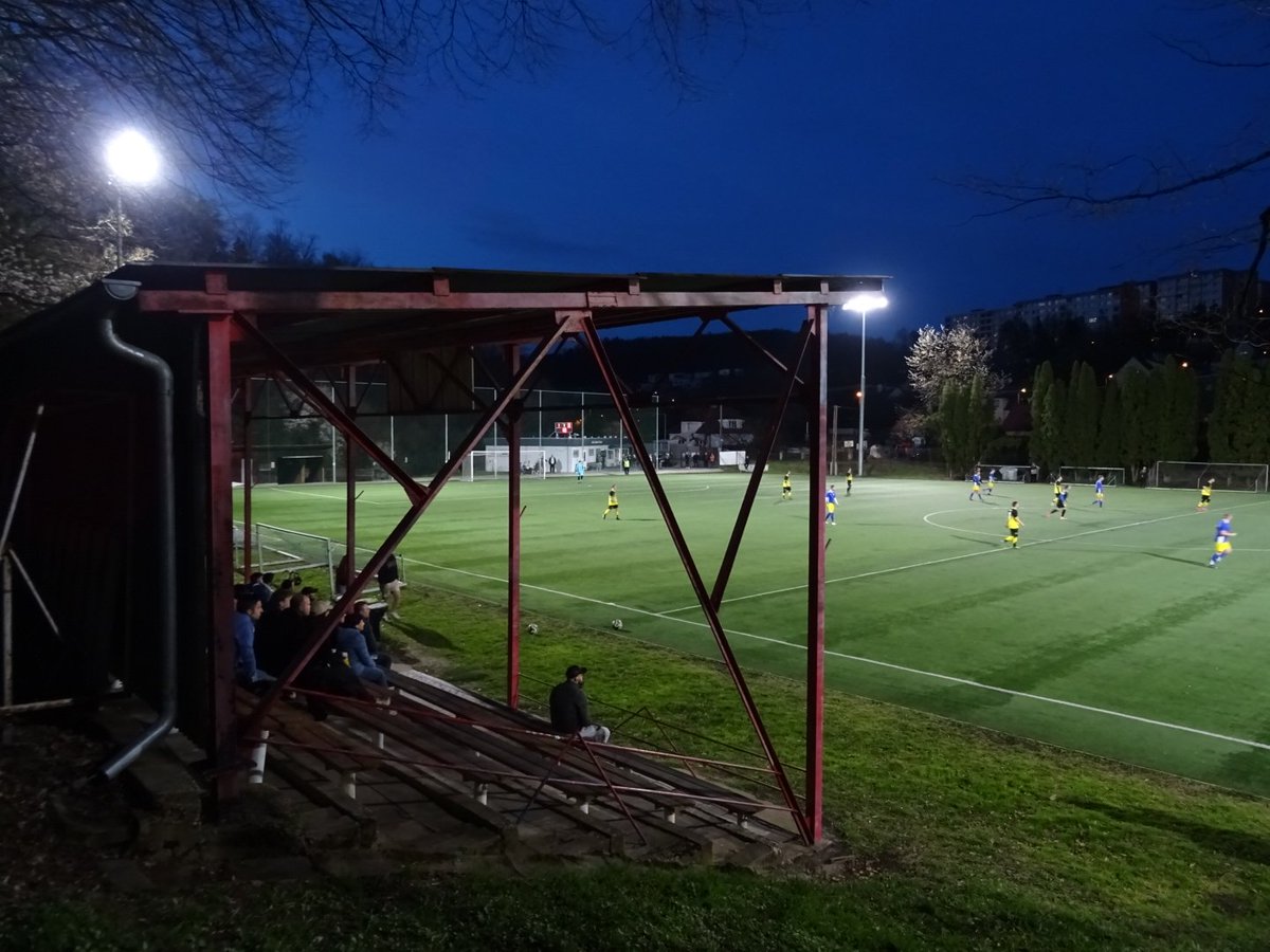 Der Abend bringt noch 8. Liga beim SK Zlín vs FK Poteč/TJ Sokol Francova auf Kunstrasen. Erster gegen Letzter und die Hausherren gewinnen locker mit 5:0.