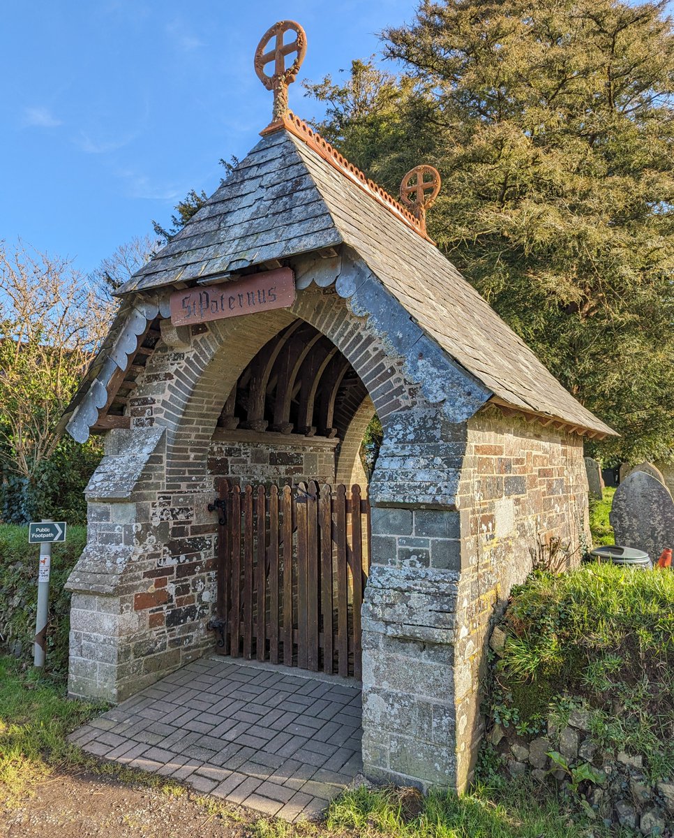 Thank you! Together, we've reached over 300,000 contributions to our #MissingPiecesProject 👏 This submission by Samantha shows a Grade II listed 19th-century Lychgate at the Church of St Paternus in North Petherwin. Get involved this Easter break 🐣 ➡️ bit.ly/MissingPiecesP…