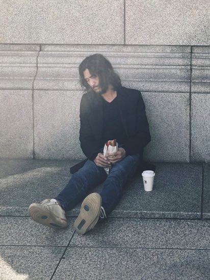 questionzombies's tweet image. 待ち合わせ、仕事で二時間待たせてしまったパパがとてもキアヌだったw