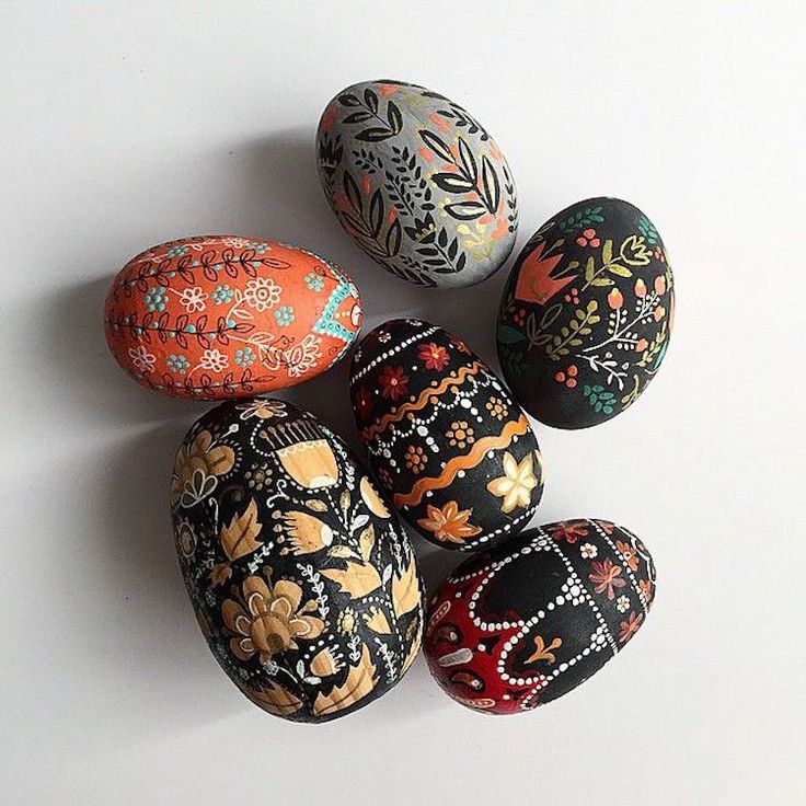 Folk-inspired hand-painted #pysanka #Easter eggs by Dinara Mirtalipova, self-taught illustrator/designer, born in Tashkent, Uzbekistan.Pysanka means 'to inscribe,' because the designs are drawn on in beeswax.