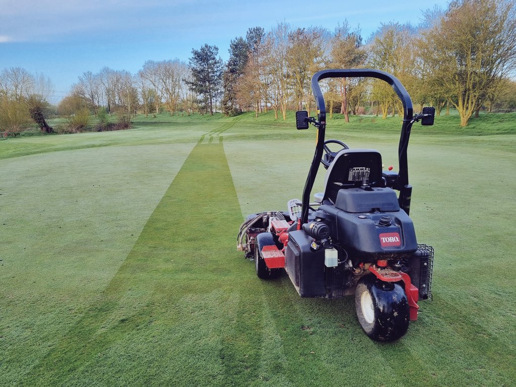 GolfAtDrayton's tweet photo. The difference 24hrs make. Yesterday, it was snorkel and flippers today we're out setting the course up ready for play. All 18 holes open, there's still standing water in areas, but on the whole it's drained well considering the amount of rainfall we had. https://t.co/Mu1RNDwLHq