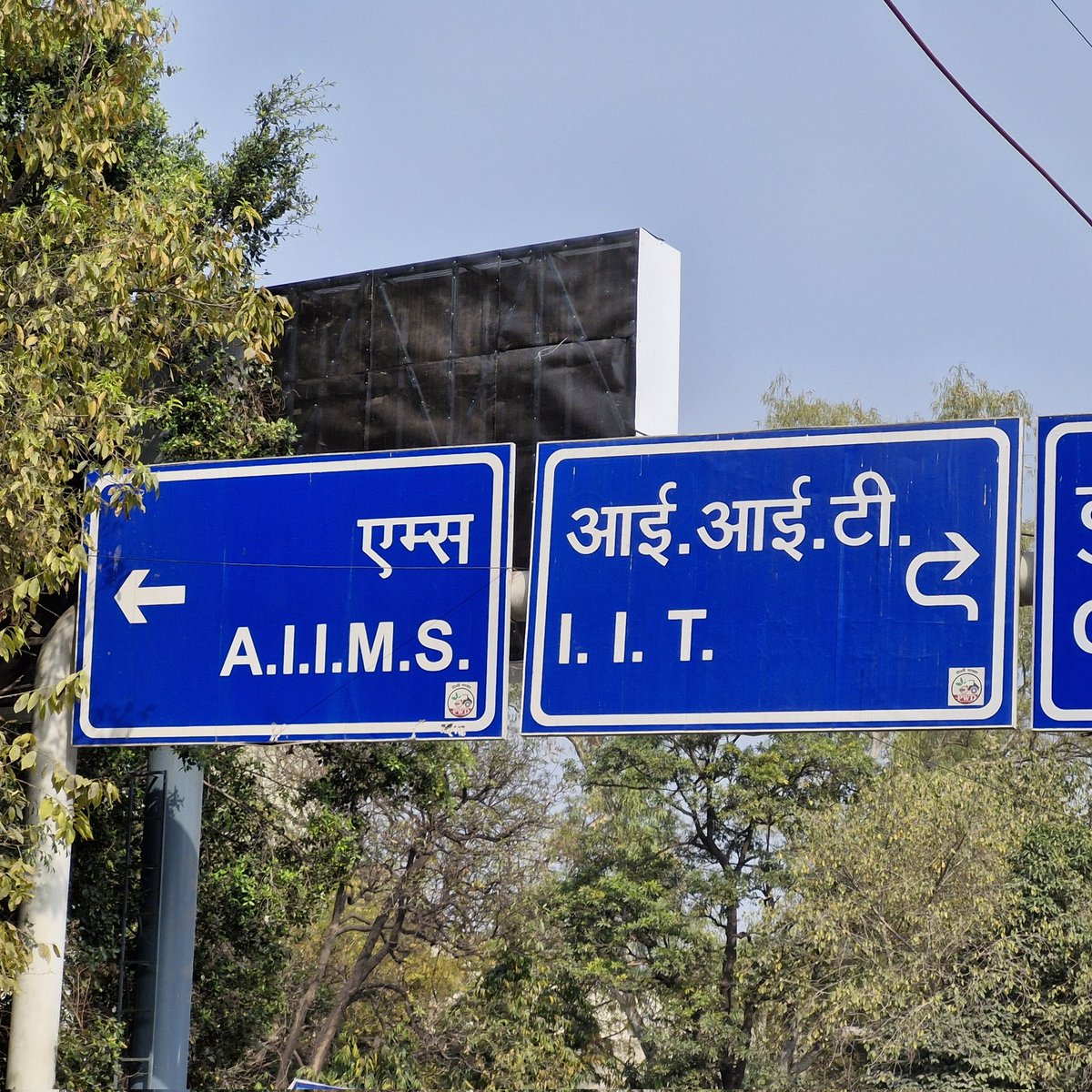 rakesh_aarvi's tweet image. Brown parents endorsing their child's career aspirations could be symbolized as 🎓💡
#rescission #iit #fresher #aiims