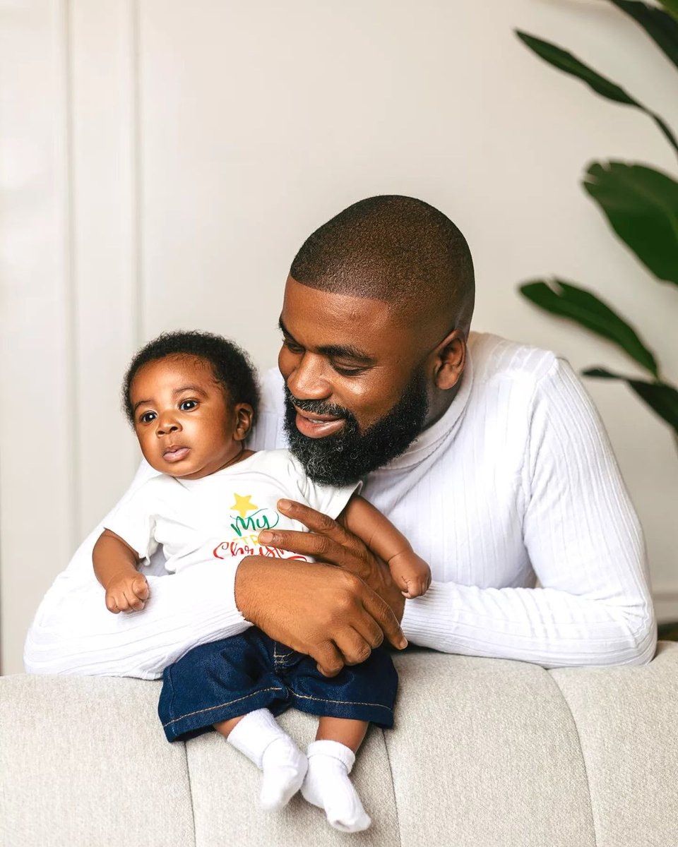 yabaleftonline's tweet photo. Gospel Singer, Mercy Chinwo and Husband finally reveal the face of their new born son, Charis. 💜 https://t.co/NtxxTGe4rH