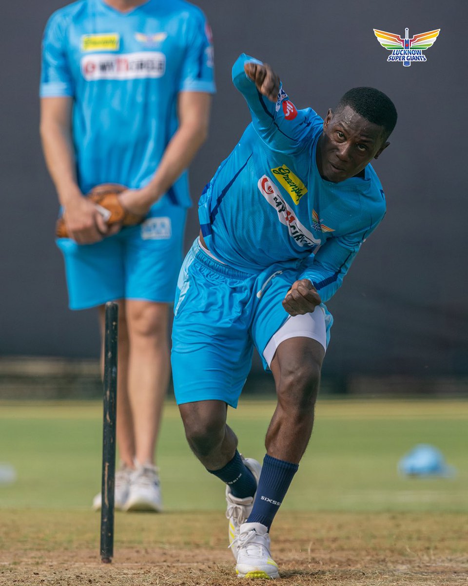 Shamar Joseph in the Practice session at Ekana stadium ahead of the LSG vs PBKS match IPL 2024.🔥💙

#ShamarJoseph #KLRahul #LSGvPBKS #LSGvsPBKS #LSG #IPL #IPL2024 #TATAIPL #TATAIPL2024