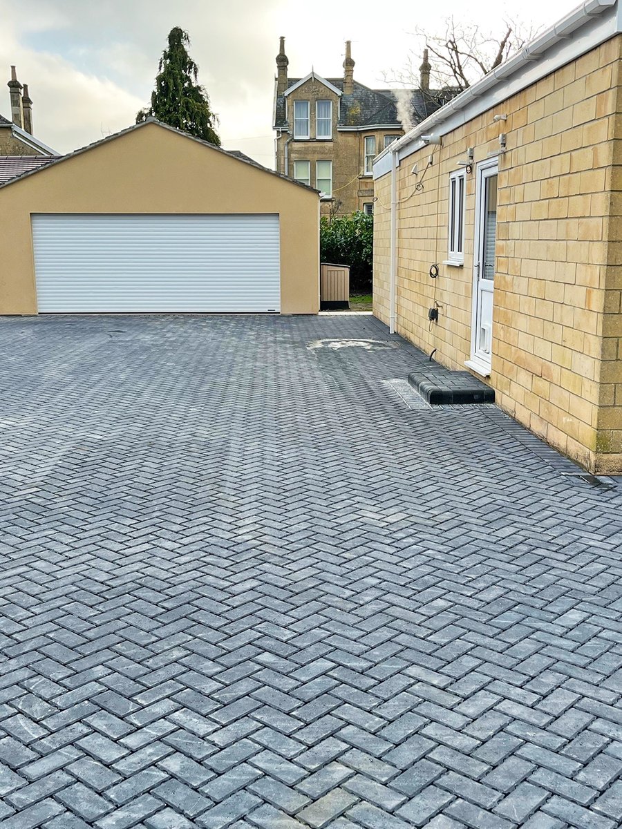 Completion of another excellent block paved driveway for a customer. Our team of skilled tradesmen provide beautiful block paved driveways using quality materials that will be hard wearing and long lasting.
srdennis.co.uk/patios-landsca…