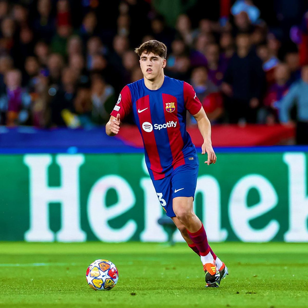 🚨 Barcelona have sent a contract extension offer to Pau Cubarsi with a salary increase! ✍️

A clause of €1 billion is planned for the 17-year-old defender. 🤑

(Source: Fabrizio Romano)
#footballtransfer #footballnews