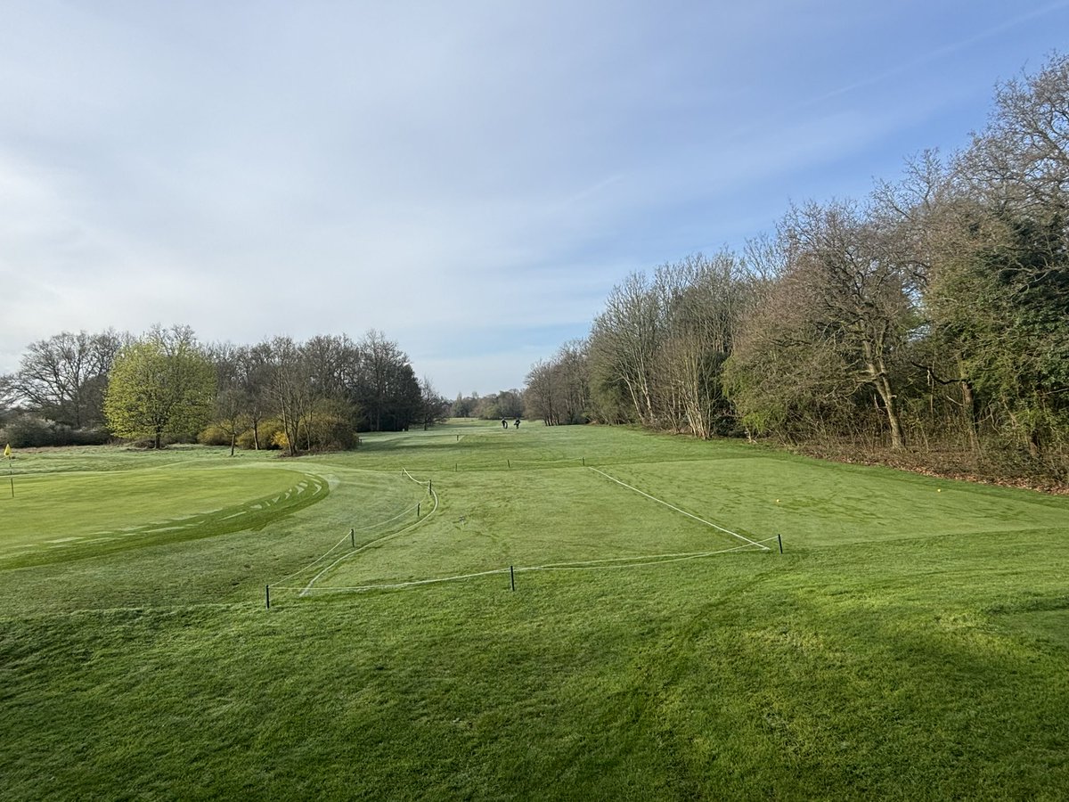 leebishcmbbgc's tweet photo. Greens performing great after all that rain @BurnhamBgolf managed a triple cut this morning, runoffs coming on nice. #nostripes https://t.co/eywnI0XG29