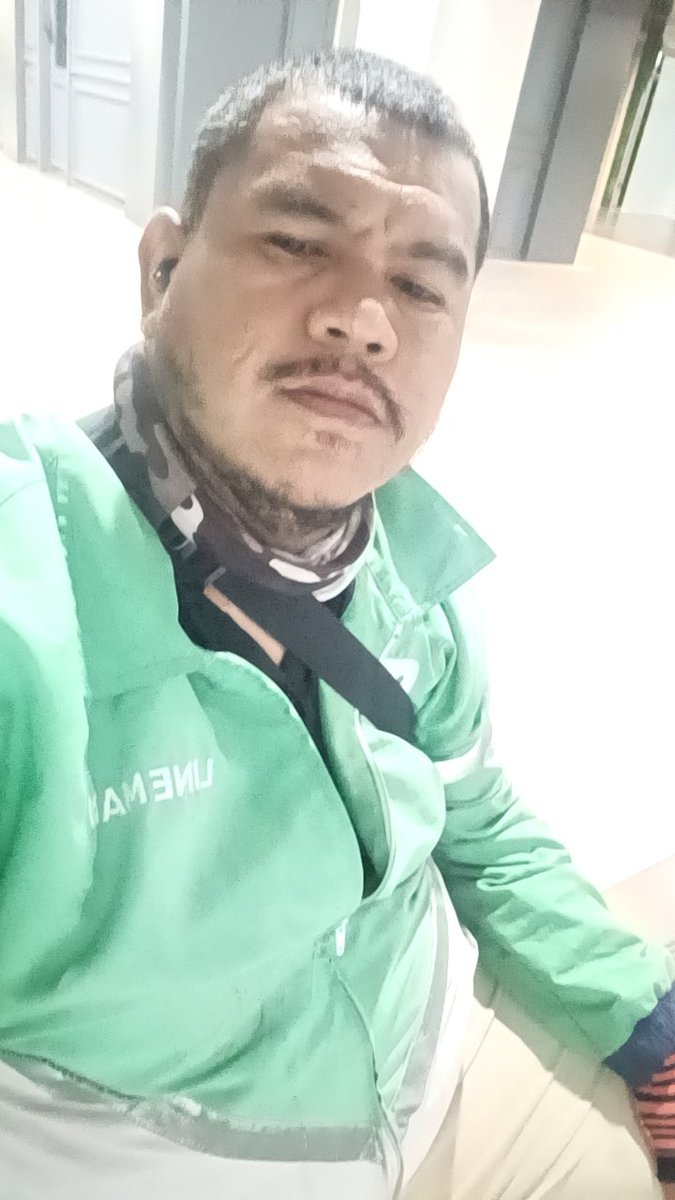 Crocodilekick's tweet photo. เบื่ออออ ร้อน นั่งหลบร้อน #impark https://t.co/B0LZLviwui