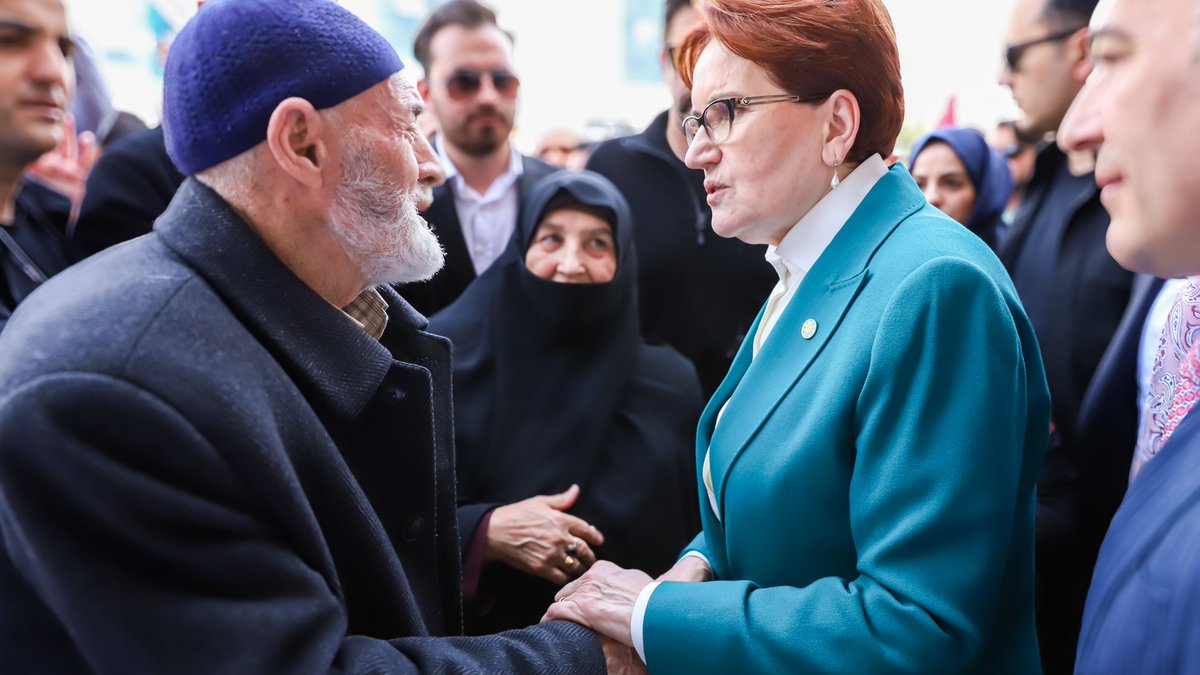 Sultanbeyli’de vatandaşlarımız; “Bizi gören, bilen, tanıyan; bizden birilerini istiyoruz.” diyor. Milletimizin iradesini ipotek altına almaya çalışanları, yarın sandıkta büyük bir ceza bekliyor...