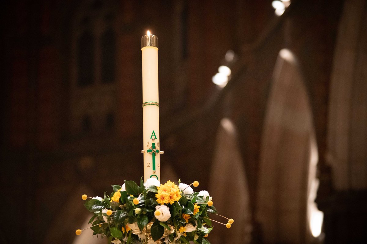 catholicmelb's tweet photo. Christ is Risen, Alleluia! 🙏🙏🙏 ‘Today, this (dawning) Day, calls us to a new way of living, in the light of the Resurrection.’ —Archbishop Peter A Comensoli (Homily, Easter Vigil in the Night) https://t.co/6GzvsGRqKm