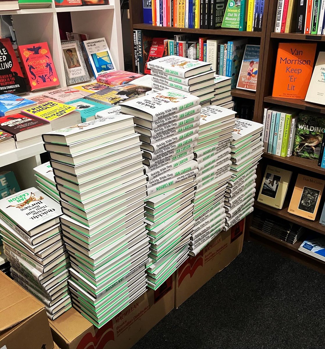 Pre-signing a few of the absolute wall of #quicklywhiletheystillhavehorses @NOALIBISBOOKS this morning. There is literally nowhere which feels more like a second home/safety net/cheerleading squad than No Alibis.