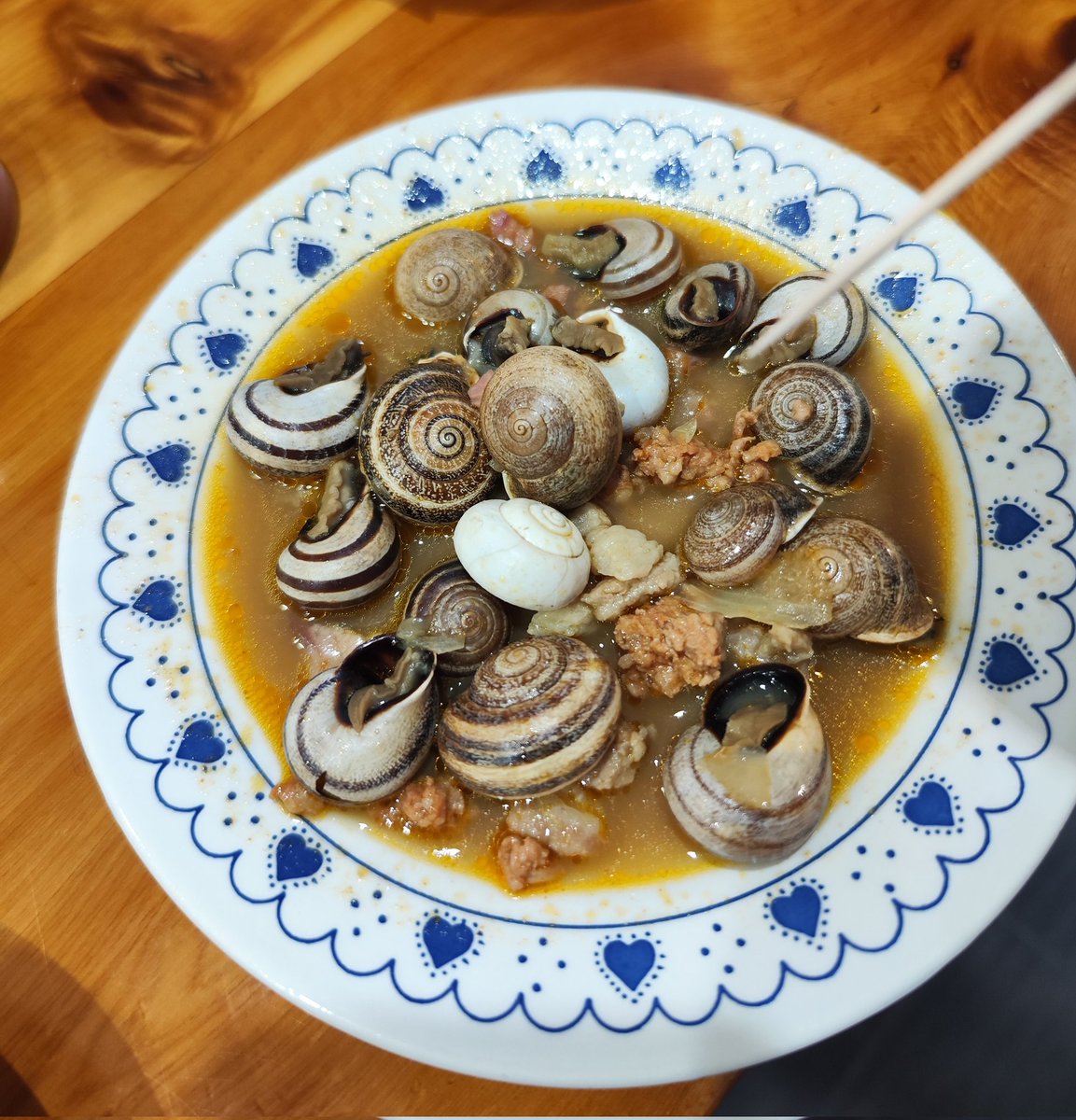 Hoy en el vermú, tapa de caracoles... No es por nada, pero están para chuparse los dedos ‼️😋