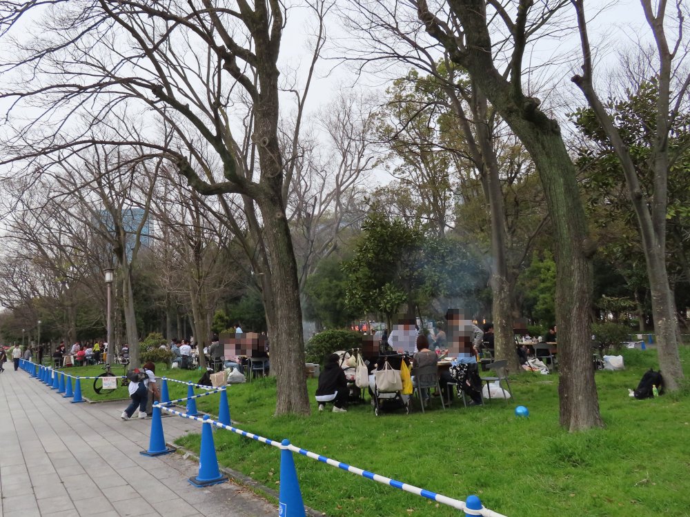 大阪城公園 特別史跡指定区域内に有料BBQエリア。🌻