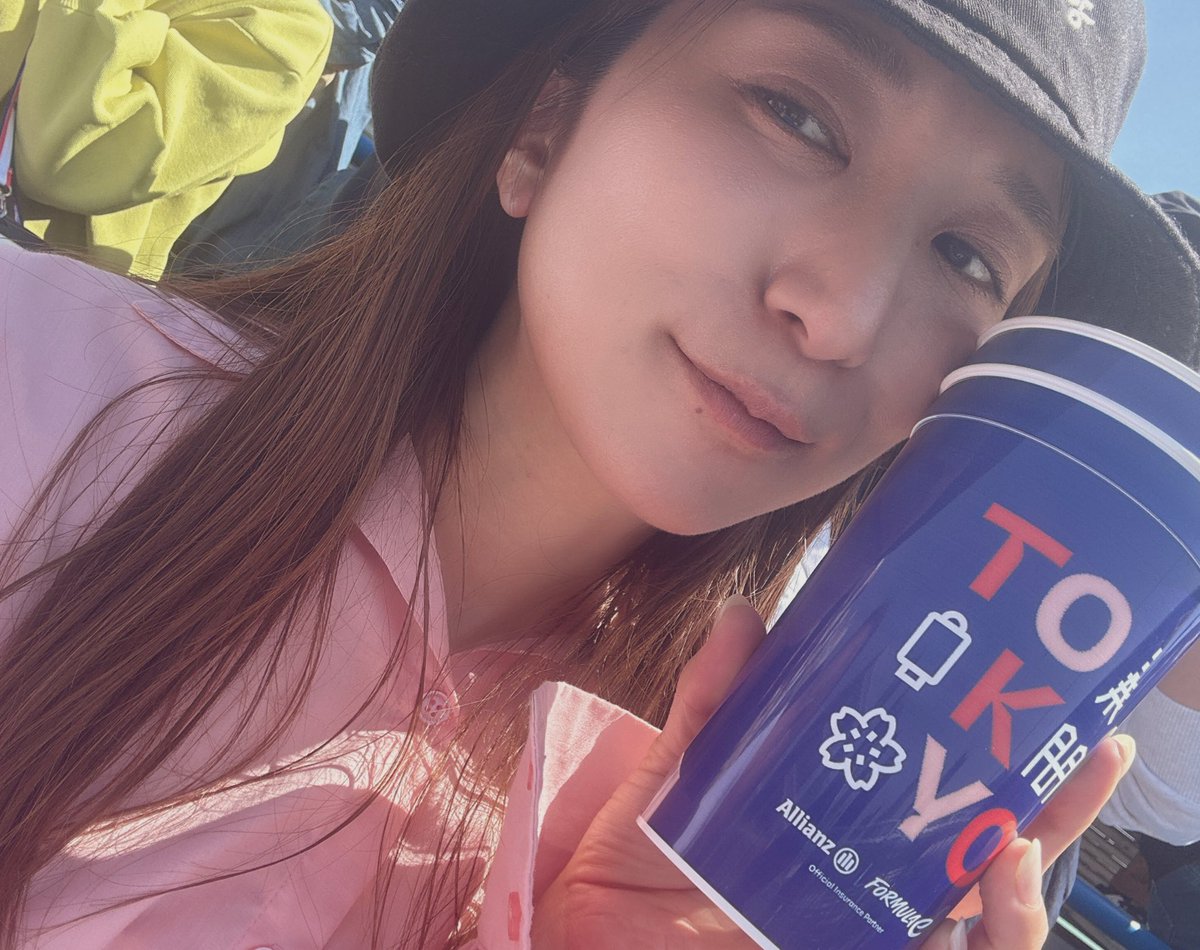 mahchantoo's tweet photo. フォーミュラE東京に行ってきました🩵
普段行ってるビッグサイト、なんだかまったく別世界🌏🏁🏎
父と娘の幸せな一日✨
初の日本開催を生でみれて最高でした😍
 #フォーミュラE https://t.co/gViId2rENM