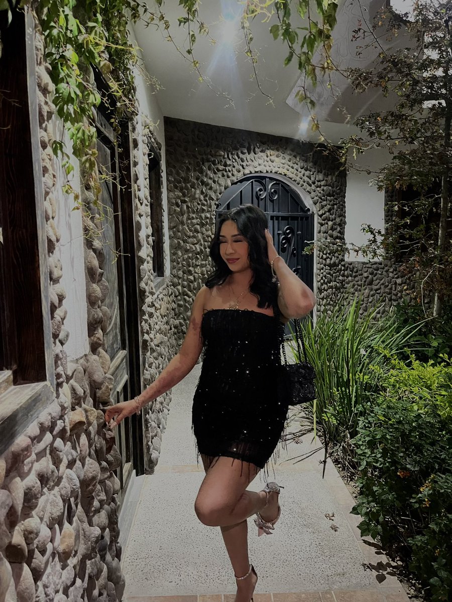 mcastill00's tweet photo. me again 🪄💋 https://t.co/fnYQhhpkaB