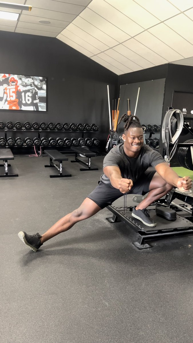 6’4” 270lb Defensive Lineman That Can Bend! Had Former Mizzou/Arkansas DE Trajan Jeffcoat In For a Hip Mobility Focused Session Yesterday.