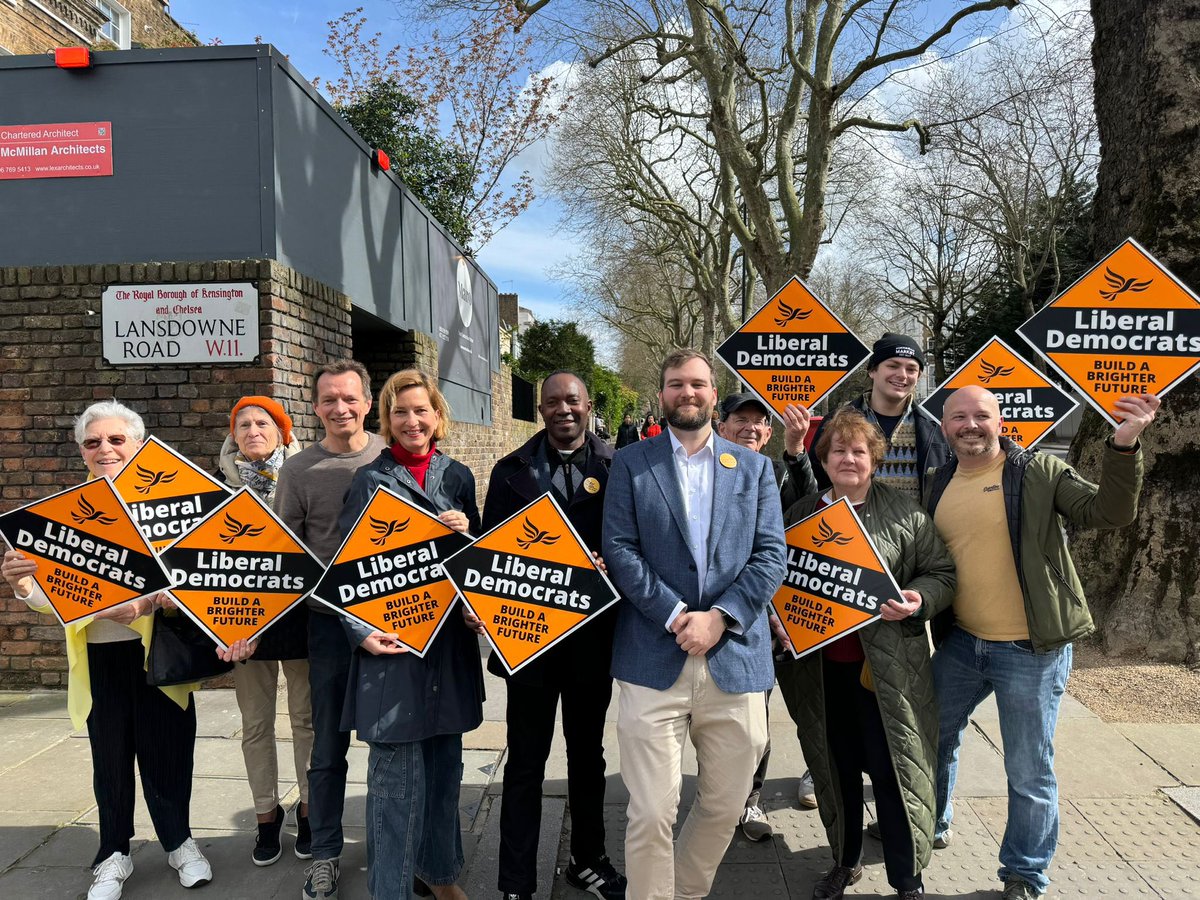 Delighted to be talking to #Norland residents supporting change with @DarganFinlay locally, @robblackie and @LondonLibDems for #WestCentral #LondonAssembly