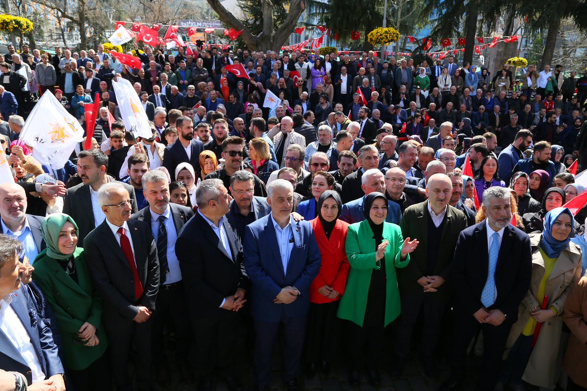 Milletimize hizmet ulaştırmak için daima hazırız ve kararlıyız. Trabzon Büyükşehir'de @ahmetmgenc, Ortahisar'da @ErginAydin61 ile şehrimizi Güçlü Türkiye'nin pilot kenti yapacağız. #BirlikteBaşaracağız 📍Ortahisar, Trabzon