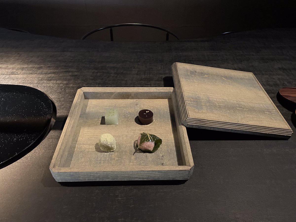 RomanticGents's tweet photo. 今朝は4時30分に起きて、京都へ。
茶房が明日オープンし、一段落、と言うか、スタートが切れる。レセプションの反応は上々だが、何より嬉しいのは、京都の方々に応援いただけていること。
疲労ですでに脚が攣ってしまっているが、そんなことも受け入れてしまいそうな夜の話。

#茶房居雨
#amahare https://t.co/KkKqVgCfeZ