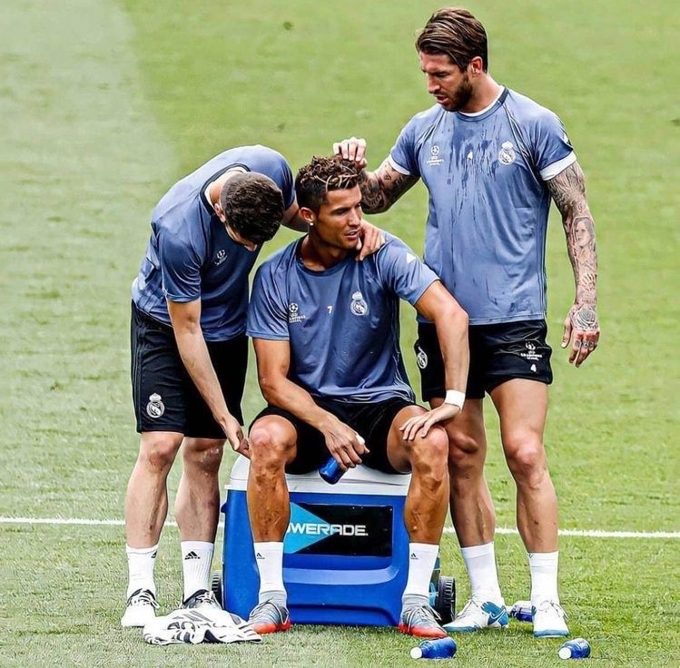 GoatWordCR7's tweet photo. 🎙Sergio Ramos: “Cristiano Ronaldo é o jogador mais importante da história do Real Madrid.”
🤍 Dois Jogadores que deram 100% pela Camisa Branca.
🎂 FELIZ ANIVERSÁRIO SÉRGIO RAMOS.
#SR38 💪🏻 https://t.co/EpbrN6zAt9