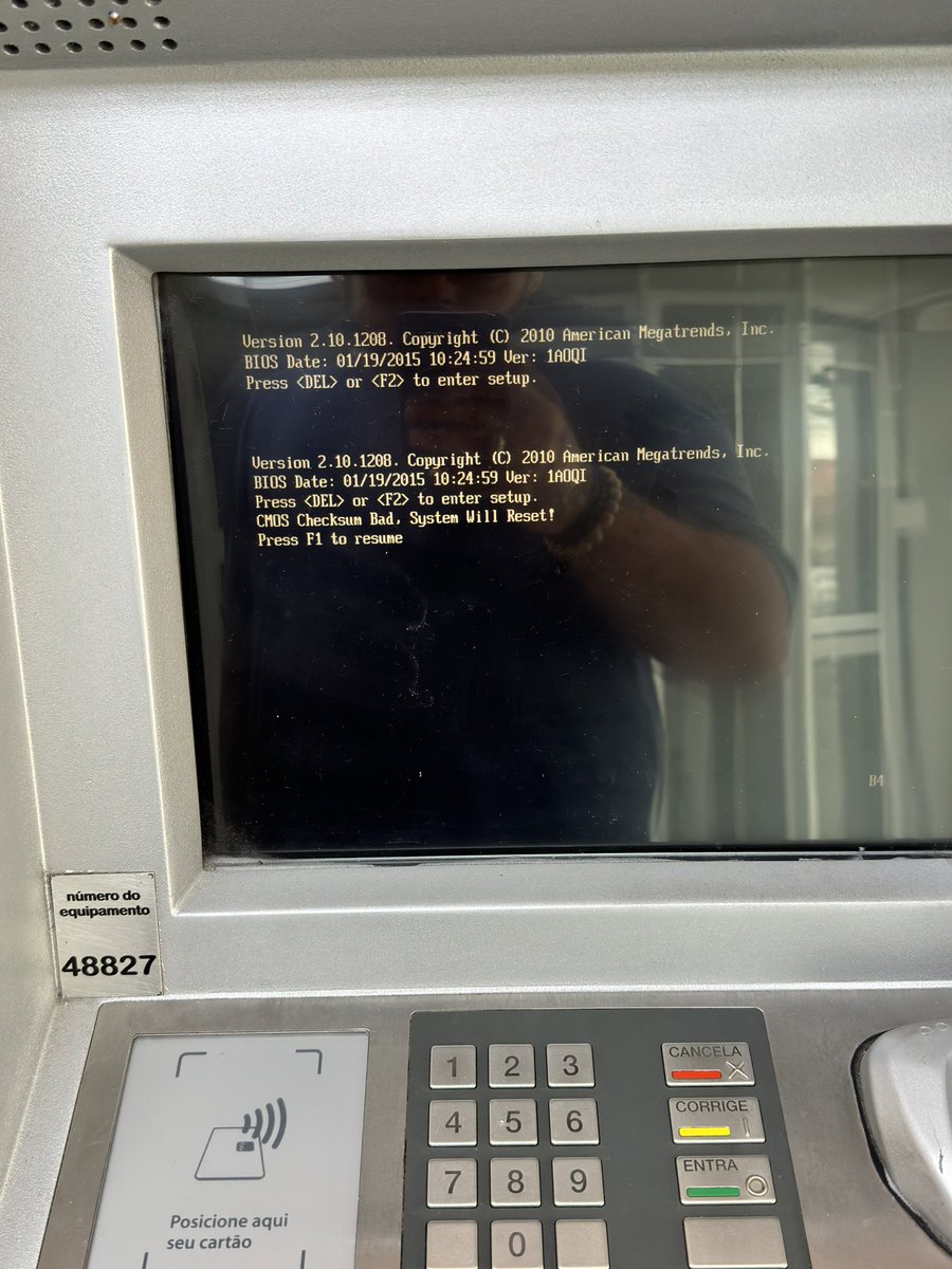 BrasterYTHD's tweet photo. @itau isso pq se dizem tecnológicos hein hahahaha a BiOS da máquina é de 2015 cara https://t.co/swCx3RakAS