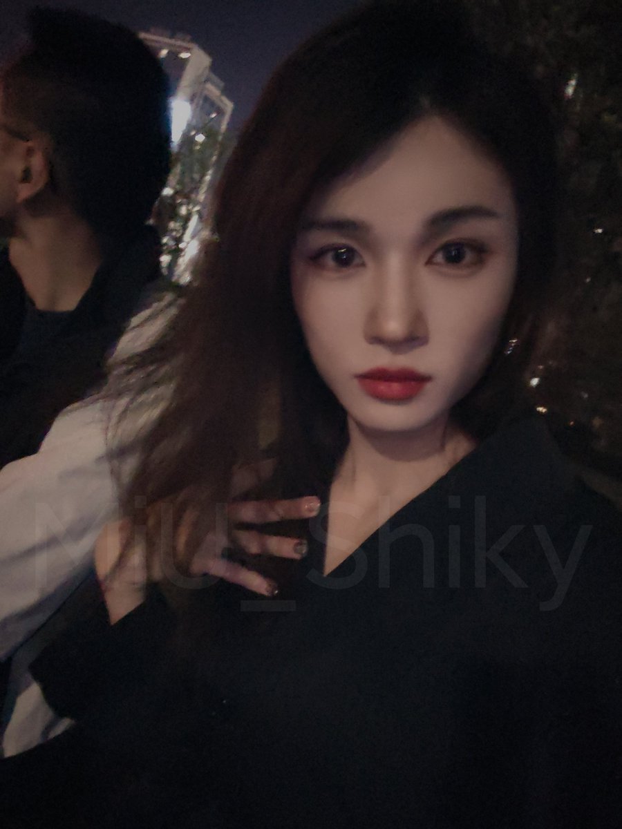 Weekends✨
（😵呜呜呜，第一次穿这双鞋👠走远路，没有下次了！）