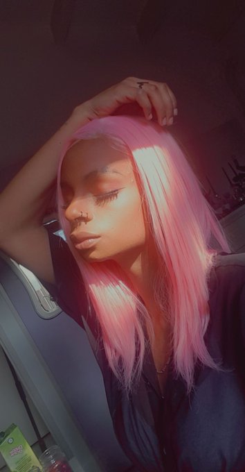 Goodmorning servants, the way the sun glosses my skin and elevates my melanin. A clear sign of a goddess<a href="/tag/findom"class="tags"><span>#findom</span></a><a href="/tag/spoilme"class="tags"><span>#spoilme</span></a><a href="/tag/paypig"class="tags"><span>#paypig</span></a>
