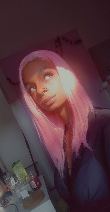 Goodmorning servants, the way the sun glosses my skin and elevates my melanin. A clear sign of a goddess