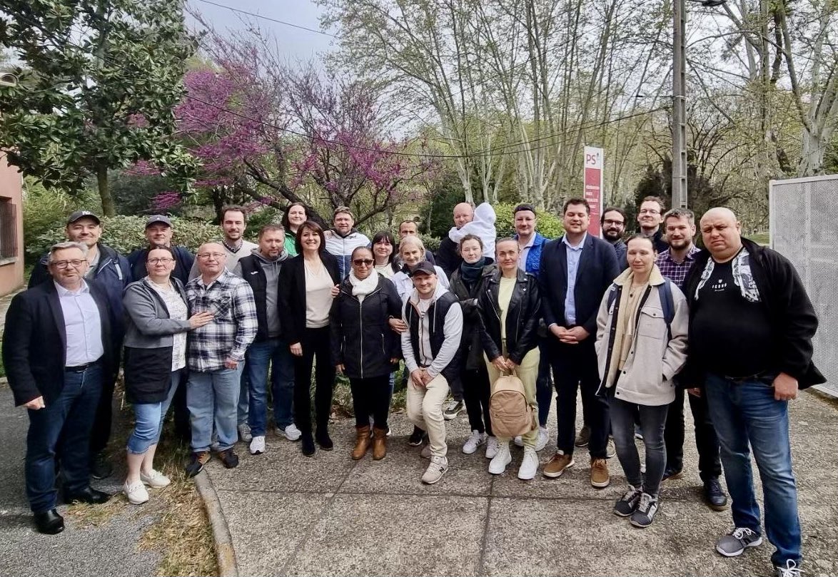 Inspirante rencontre hier au @PSherault avec @claire_fita et un groupe d’Ukrainiens bénéficiaires de l’ONG Ouï-dire et sa merveilleuse directrice Zouoiya Smain qui lutte contre l'isolement social pour les personnes handicapées, et assure le soutien scolaire en langue des signes.