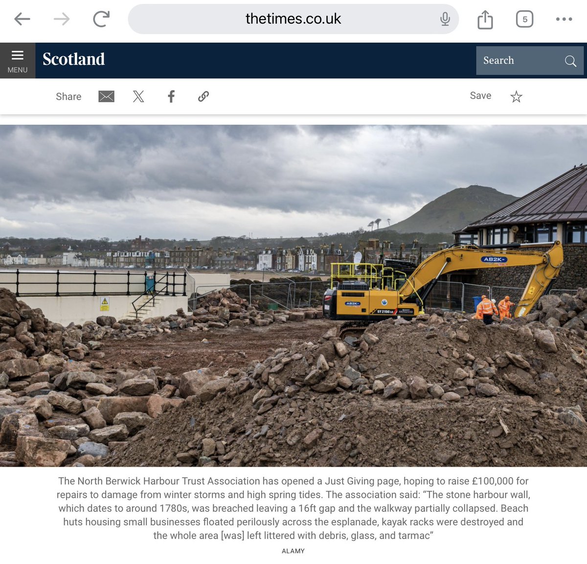 My photo of work going on at North Berwick harbour in @timesscotland today, highlighting the Just Giving crowdfunding page for donations for repairs to the 18th century harbour wall. justgiving.com/crowdfunding/n… #EastLothian