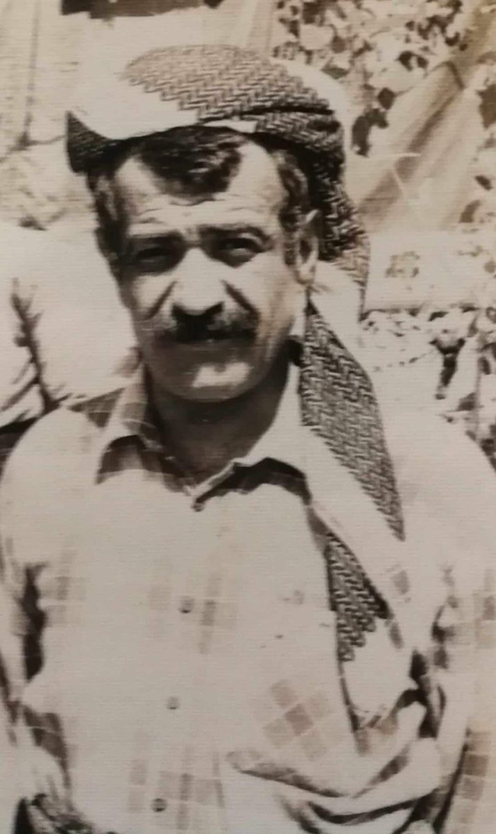 ebrahim34620931's tweet photo. به یاد عزیز از دست رفته یدی بیگلری

متاسفانه جنبش ما یکی از یاران برجسته و تاثیر گذار خود را از دست داد. رفیق یدی بیگلری از جمله کسانی است که جای خالی او در جنبش عدالت خواهانه و سوسیالیستی زمانه ما به آسانی پر نمی شود. ۶۰  سال تجربه مبارزه سیاسی بدون وقفه، با سربلندی، با وفاداری به اهداف، با اخلاق برجسته، با انساندوستی، با سخت کوشی، سرمایه ارزشمندی است که رفیق یدی بیگلری برای همرزمانش به جا گذاشته است. 

بدون شک خانواده این عزیز اکنون لحظات دشوارتری را پشت سر می گذارند. خود را عمیقا در اندوه آنان سهیم می دانم و برای همه آنها، برای همسرش عزیزه بسیار مهربان و فرزندان دلبندش حه مه و سوما آرامش و تندرستی و طول عمر آرزو می کنم. کاک یدی عزیز با خاطرات شیرینش، الگوی ارزشمندی بود که برای همیشه در قلب ما زنده خواهد ماند.