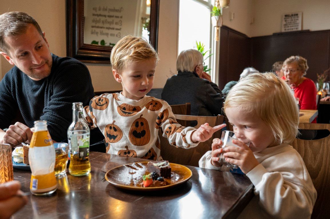 PAASWEEKEND! 🥚🐰 
Het Paasweekend is begonnen! Wij zijn natuurlijk ook maandag geopend. Op beide Paasdagen is de brunch volgereserveerd,  daarnaast zijn wij natuurlijk ook geopend voor een Paasborrel aan de bar of een gezellig diner. Fijne dagen!