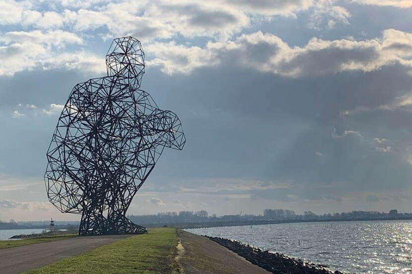 Zin om tijdens het paasweekend een bijzondere fietstour te maken? Download dan de app ‘Meesterwerk Nederlands Landschap.’ Je vindt hier fietsroutes die aan de hand van kunst een link leggen tussen heden, verleden en toekomst van het landschap. ➡️ beleefdenationaleparken.nl/meesterwerk-ne…