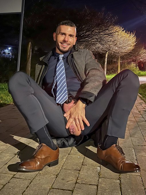 Happy Easter 🐣  &hellip; some public exposure in the city 🌃  @werther1_men  #chasitycage #chasitity #crusinginpublic<a href="/tag/suitandtie"class="tags"><span>#suitandtie</span></a><a href="/tag/hombres"class="tags"><span>#hombres</span></a><a href="/tag/officesex"class="tags"><span>#officesex</span></a><a href="/tag/publicexposure"class="tags"><span>#publicexposure</span></a>