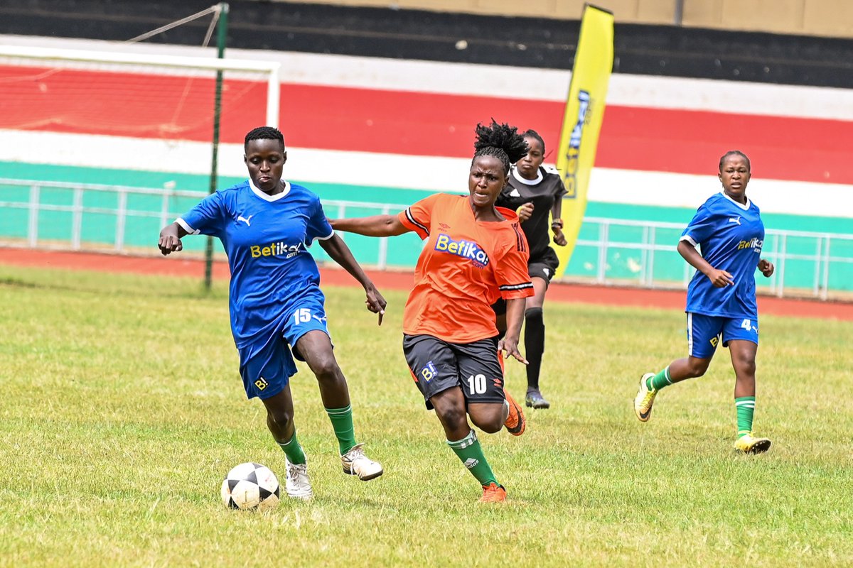 betikaKe's tweet photo. Onto the Semis! ⚽
Tumeingia kipindi cha lala salama at the #MeruFootballChallenge, teams kupigania for their spot kwa Finalè💪🏽
Team yako inatosha mboga? Itabidi umekaa rada na uchachishe hizi mechi na ubaya 🔥 https://t.co/T6z5BL4Ijn