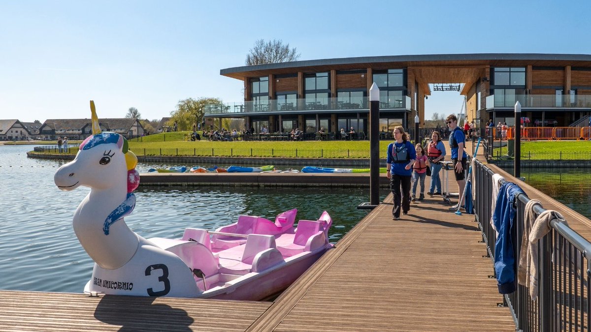 Boat Hire is back! As the temperatures start to rise we're excited to reopen 🦢 Choose from one of our funky fleet of unicorns, flamingos, dragons and some rather retro looking cars. Boat Hire is available 11am - 5pm on weekends and school holidays, weather permitting 🤞🌧