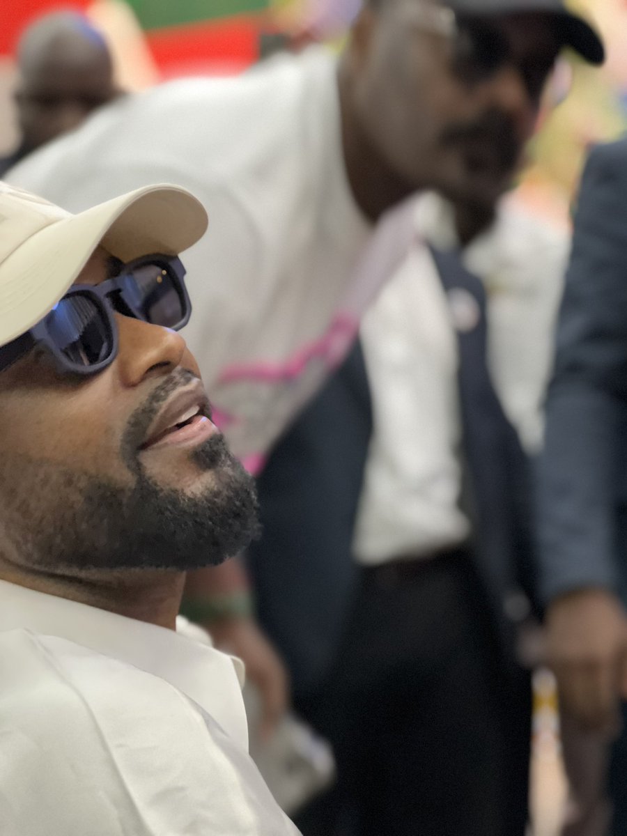 NshimirimanInes's tweet photo. Le soir du vendredi, lors du #BILYF, l'auteur-compositeur-interprète et danseur 🎤 Fally Ipupa a partagé avec émotion son voyage 🌄, depuis les rues de Bandal jusqu'aux sommets qu'il a atteints aujourd'hui
#BILYF2024
#Brazzaville https://t.co/FDWo0iLiMf