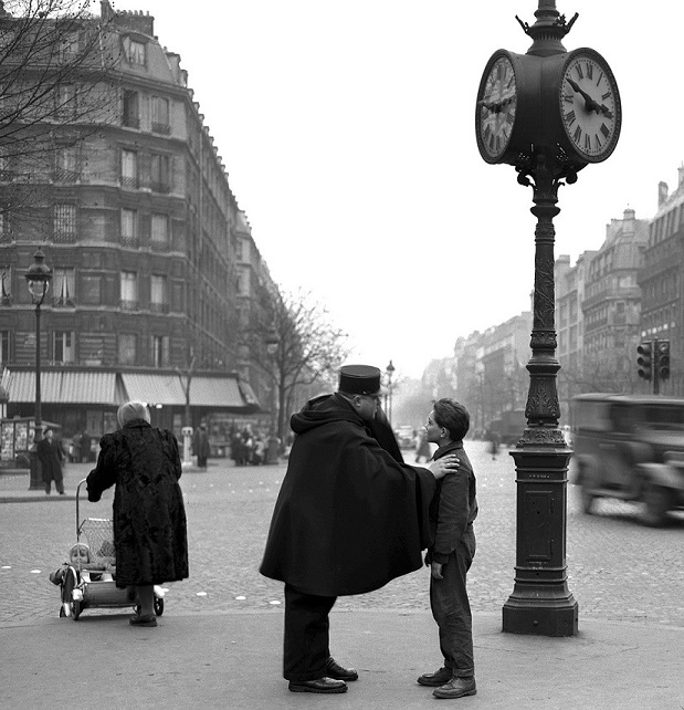 💬 "M'sieur l'agent, il faut avancer ou reculer d'une heure cette nuit ? 🤔"
💬 "Il faudra avancer d'une heure ta montre jeune homme, à 2h il sera 3h !"
#ChangementdHeure