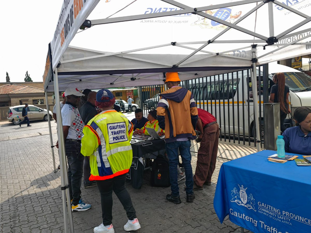 We encourage drivers to drive with reason this Easter season. Follow traffic rules and save people's lives. @rtia_aarto @GP_CommSafety @CityofJoburgZA