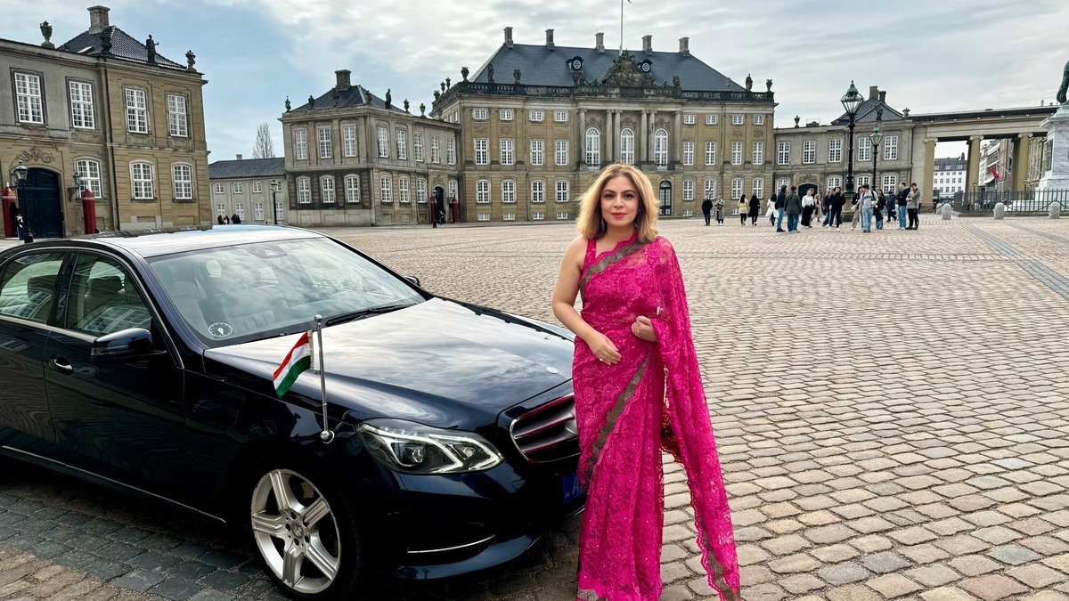 IndiainDenmark's tweet image. Amb @Pooja_Kapur was honoured to have a farewell audience with H.M King Frederik X at #Amalienborg Palace. She conveyed to His Majesty her gratitude for the support &amp;amp; warmth extended to her by the Government &amp;amp; people of the Kingdom of Denmark during her tenure. #DetDanskeKongehus