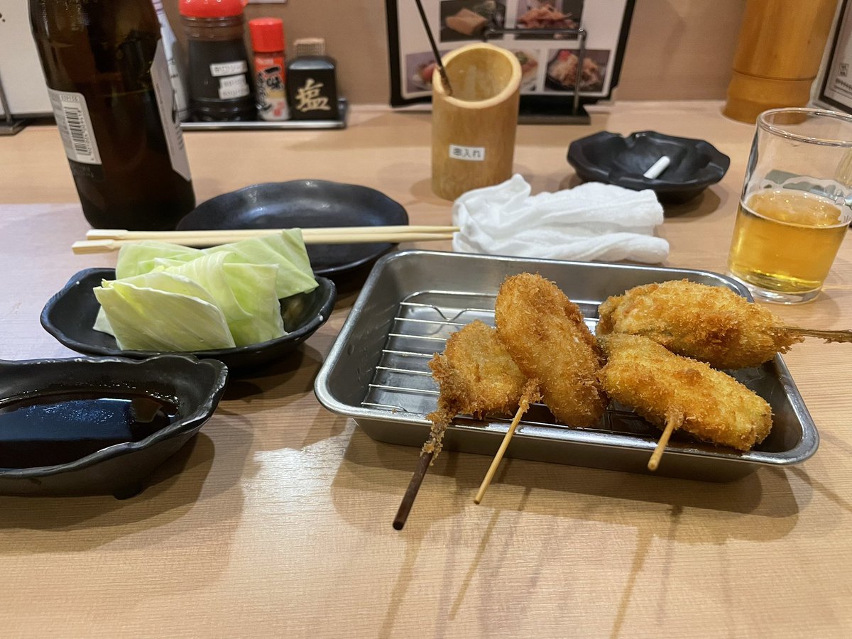 ppe0520's tweet photo. 串カツ〜1人夕方飲み😃
この後久しぶりに映画観に行く😆 https://t.co/EVM2U5pau4