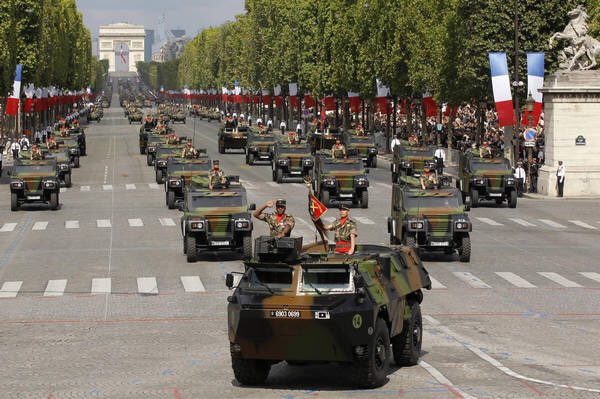 France announces it will stop of throwing away decommissioned weapon systems or giving it to other countries. All of it will be sent to Ukraine from now on Weapon systems that are still working & were to be decommissioned in the coming years will be replaced & sent now instead