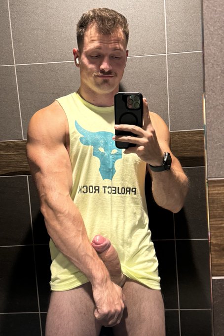 Retweet if you&rsquo;d drop to your knees and suck my fat cock https://t.co/ycA5QehA4w