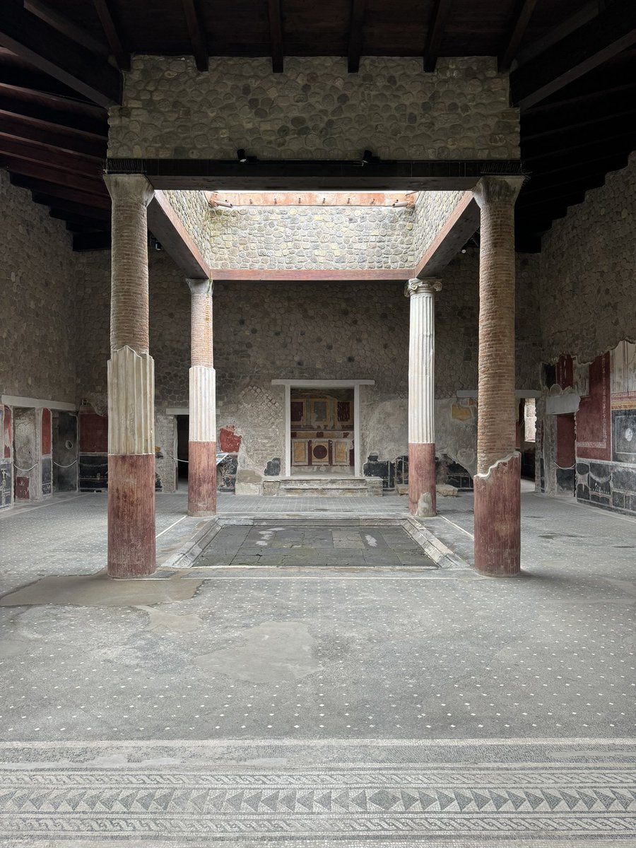 Villa San Marco, Castellammare di Stabia, 79 d.C./2024… il restauro dell’atrio consente di percepire la spazialità originale di una delle ville più sontuose nei pressi di Pompei. In programma lavori per riqualificare l’area di accesso & accoglienza… @pompeii_sites