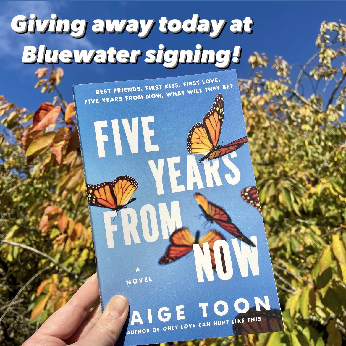 I have ten copies of the US edition of #FiveYearsFromNow to give away to the first ten readers in the queue who have bought a copy of #SevenSummers from @Bluewaterstones today! See you there from 12.30pm xxx