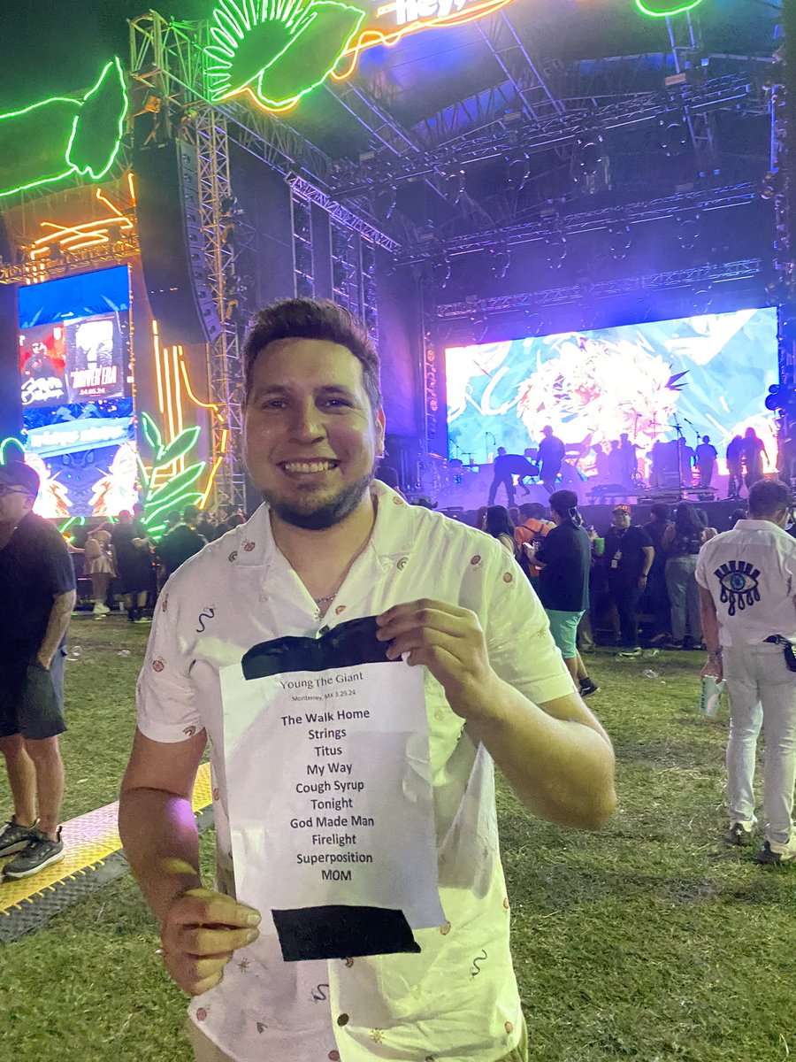 theycallm3dav3's tweet photo. after years and years of waiting, it was all worth it, i got the set list from YTG, im mind blown, it was just perfect.
@youngthegiant 
#TecatePalNorte  #youngthegiant https://t.co/8XfKOCqJF0
