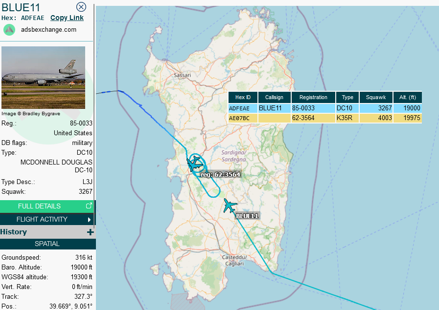 SirListenalot's tweet image. #BLUE11 &amp;amp; #BLUE12 rendezvous over Sardinia