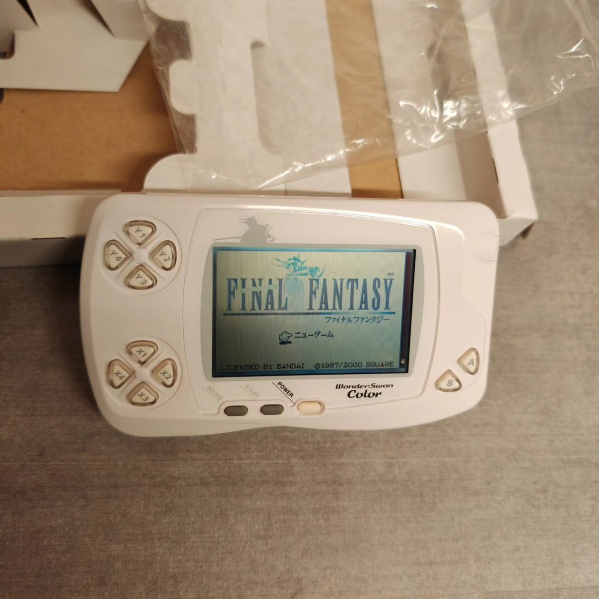 Retrogamers_fr's tweet image. Arrivage d'une très belle #wonderswan de #bandai pack avec #FinalFantasy